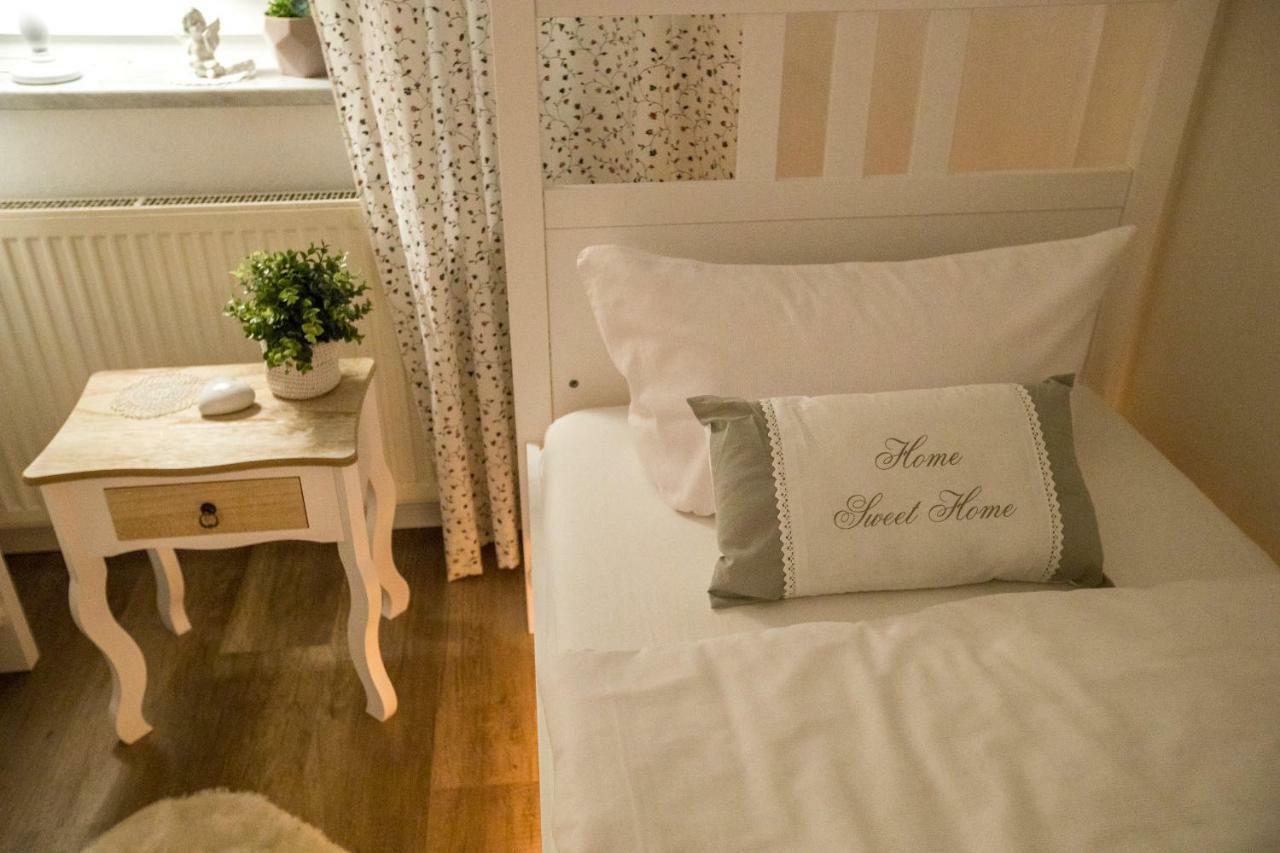 - In Der Naehe Phantasialand Bruehl Und Palmenparadies Therme Euskirchen Apartment Swisttal