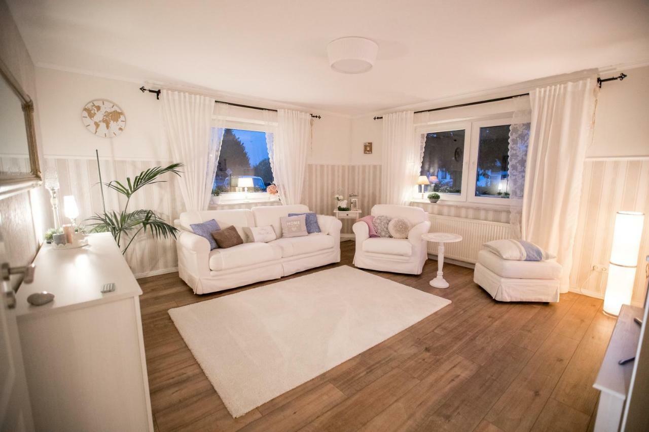 - In Der Naehe Phantasialand Bruehl Und Palmenparadies Therme Euskirchen Appartement Swisttal